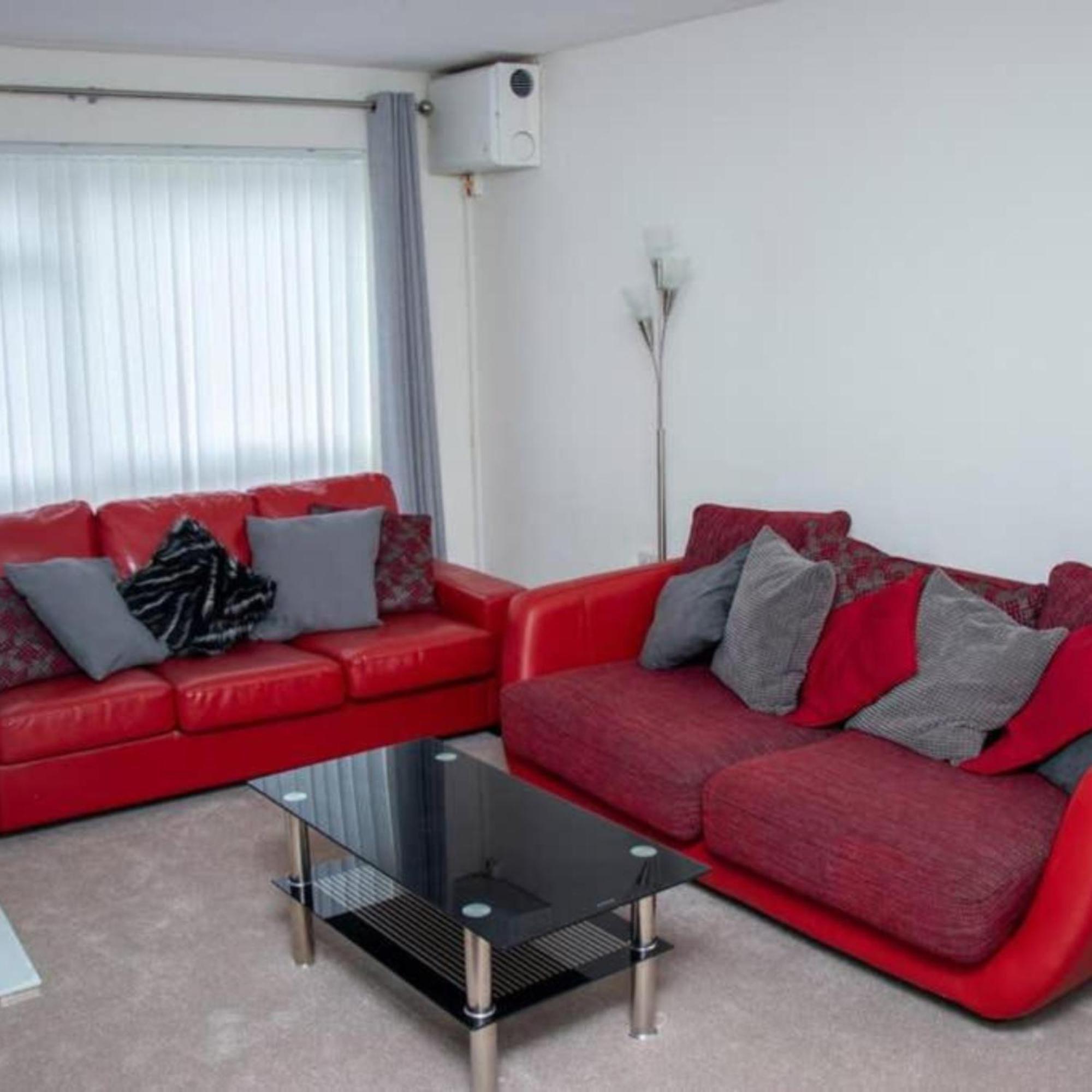 2-Bed Sleeps 4 Comfy For Contractors With Free Parking In Crawley Near Gatwick Manor Royal Refurbished Lägenhet Exteriör bild